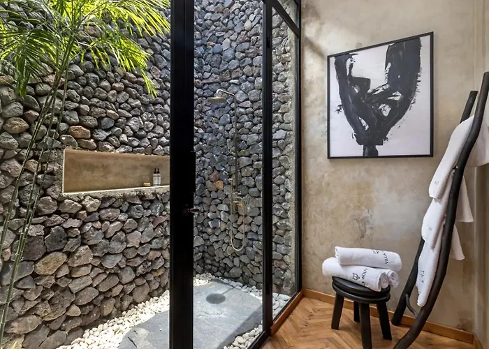 Villa Wolfe By Finder *