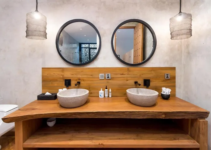 Wolfe By Finder Villa *